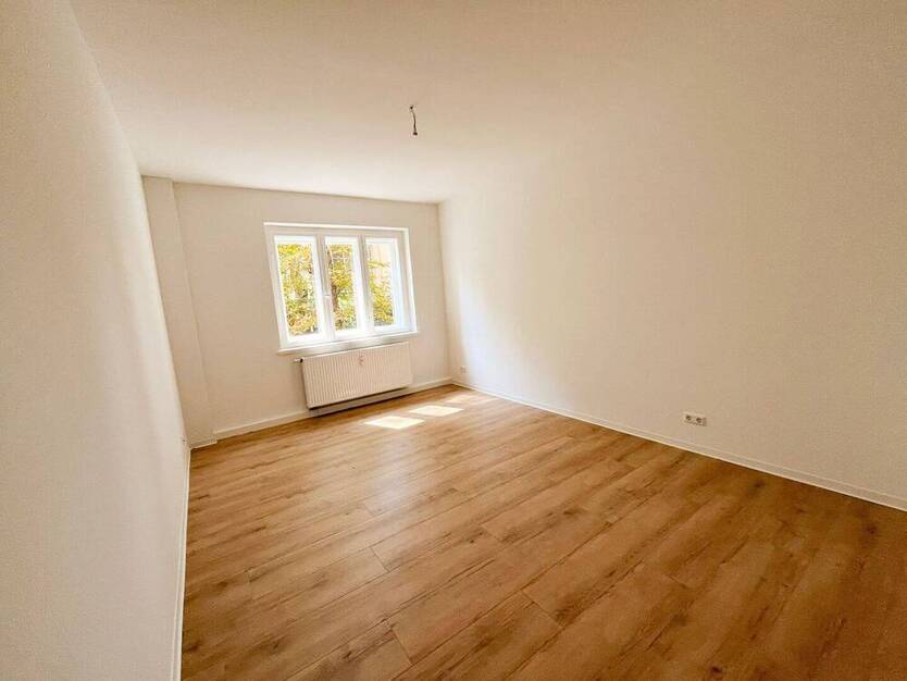 Neu sanierte 3-Raum-Wohnung mit Balkon in ruhiger Seitenstraße