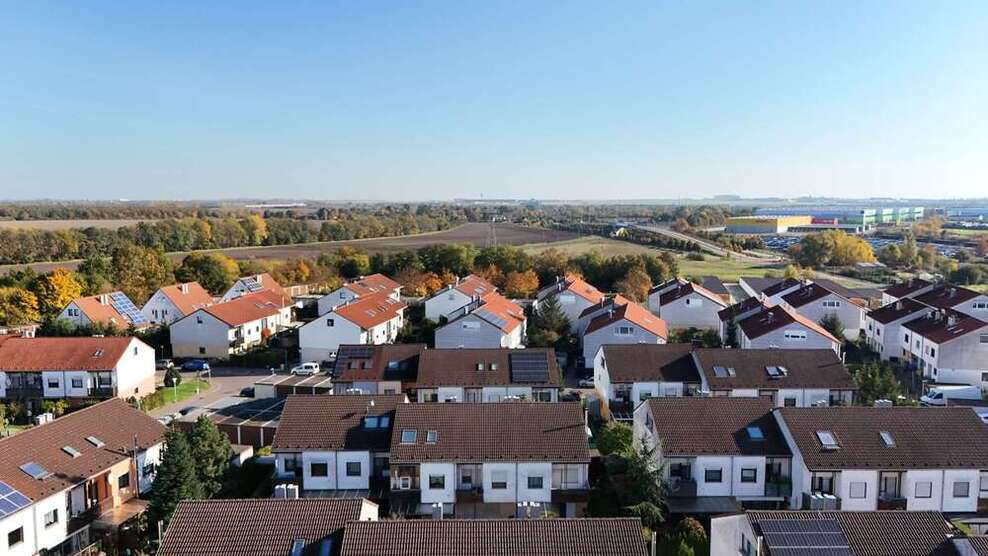 Charmantes Reihenmittelhaus mit Garten, Balkon, Garage und Keller in Großkugel 5 zimmer