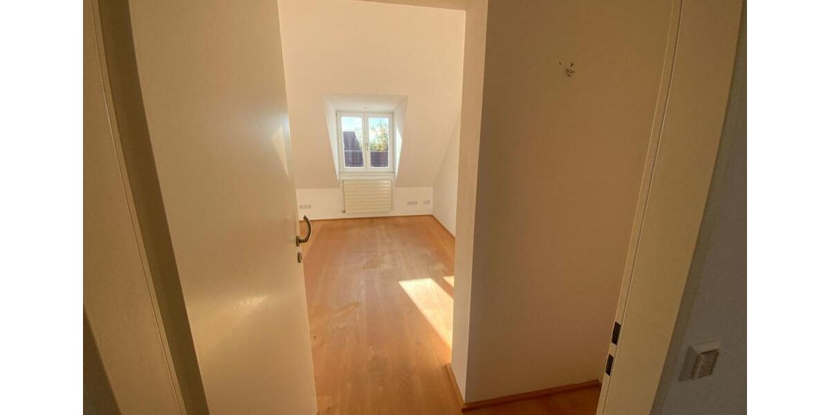 Dachgeschoßwohnung Zörbig - 5 Zimmer, 206 m&sup2;, 1.130&euro; | Angebot:20092302