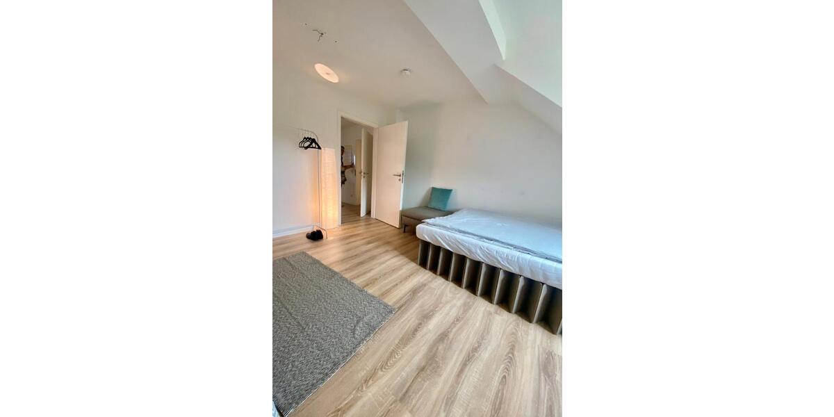 Dachgeschoßwohnung Schkeuditz - 3 Zimmer, 67 m&sup2;, 630&euro; | Angebot:26610629