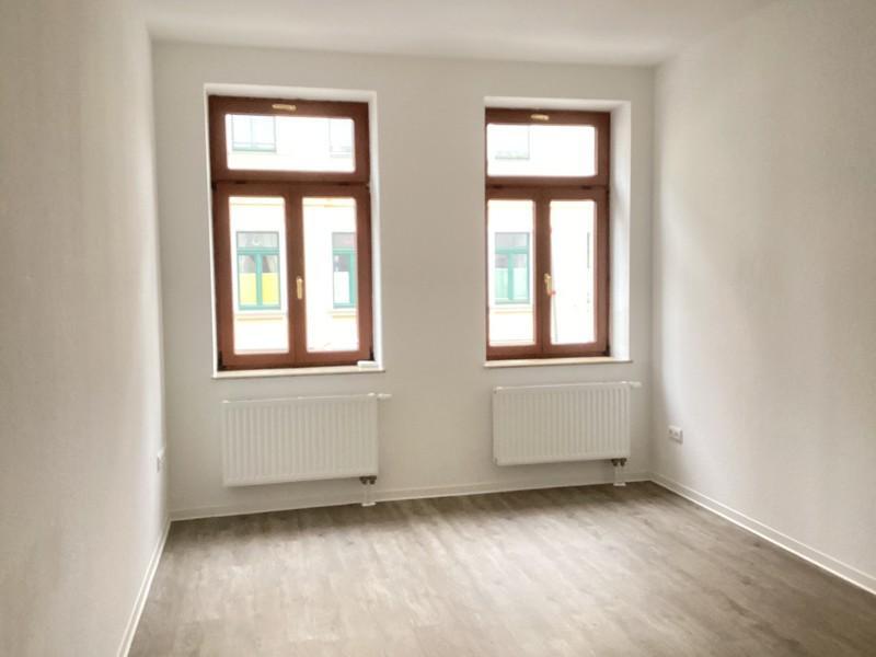 Frisch renoviert und bezugsfertig - 2 Zimmer, Küche, Bad!