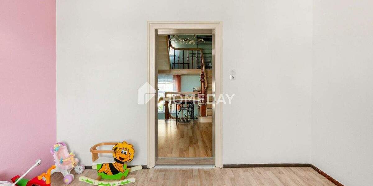 Einfamilienhaus Landsberg Oppin - 8 Zimmer, 240 m&sup2;, 230.000&euro; | Angebot:25212874