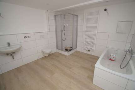 Wohnung Schkopau Lochau - 3 Zimmer, 122 m&sup2;, 1.218&euro; | Angebot:25335475