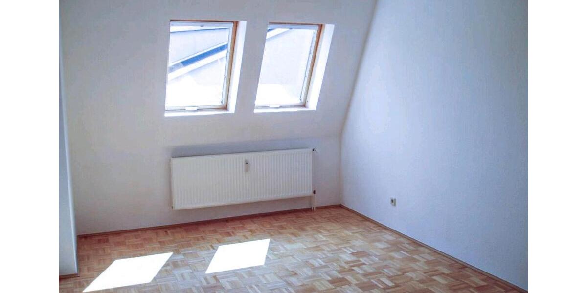 Dachgeschoßwohnung Halle (Saale) Damaschkestraße - 3 Zimmer, 85 m&sup2;, 883&euro; | Angebot:26491167