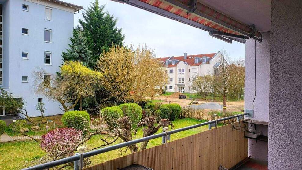 4-Raum-Wohnungruhige SiedlungGarage in TiefgarageBalkonInvestment!