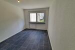 Viel Raum im Erdgeschoss - 5 Zimmer mit Balkon & zwei Bädern – ab 15.07.2025 bezugsfertig