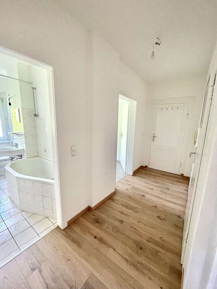 Wohnung zum Mieten in Bitterfeld 357,27 € 50.32 m²