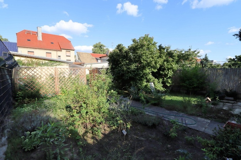 Zweifamilienhaus mit 2 getrennten Wohneinheiten - Garten - Nebengelass 7 zimmer