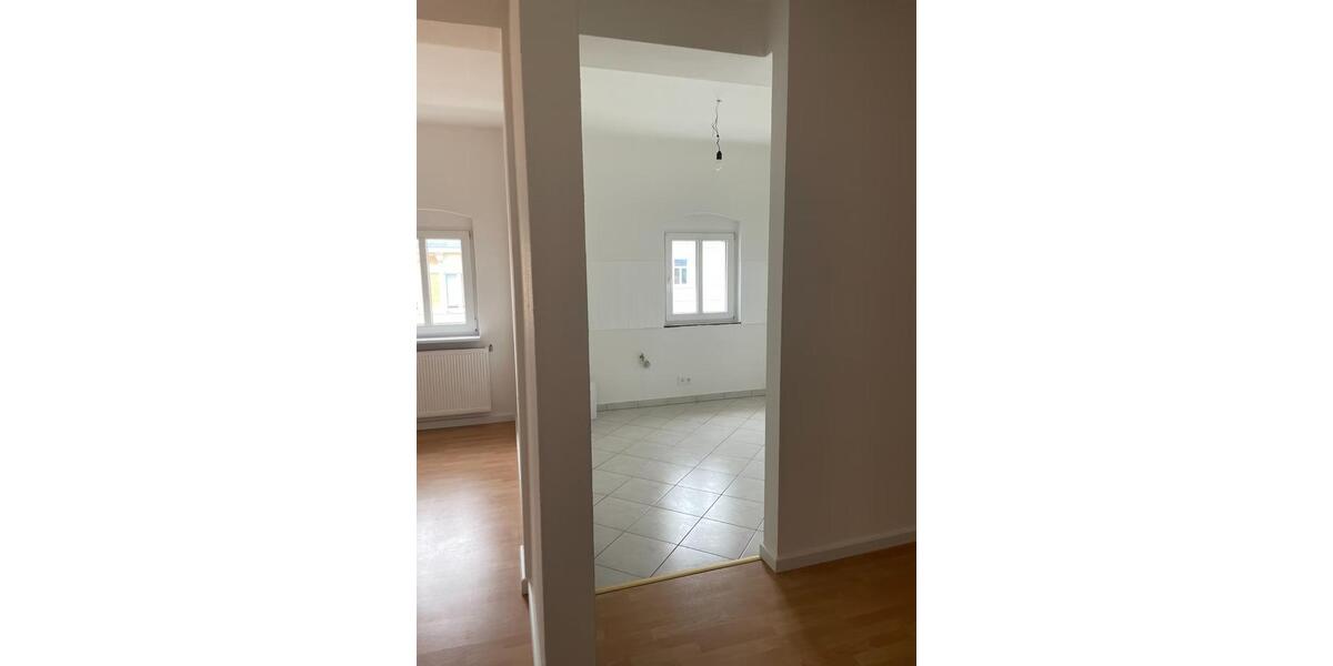 Dachgeschoßwohnung Halle (Saale) Damaschkestraße - 4 Zimmer, 93 m&sup2;, 625&euro; | Angebot:24536627