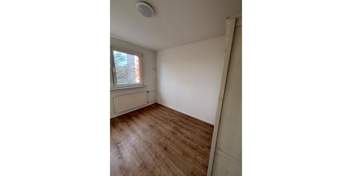 Etagenwohnung Halle (Saale) Halle-Neustadt - 3 Zimmer, 56 m&sup2;, 420&euro; | Angebot:25943676
