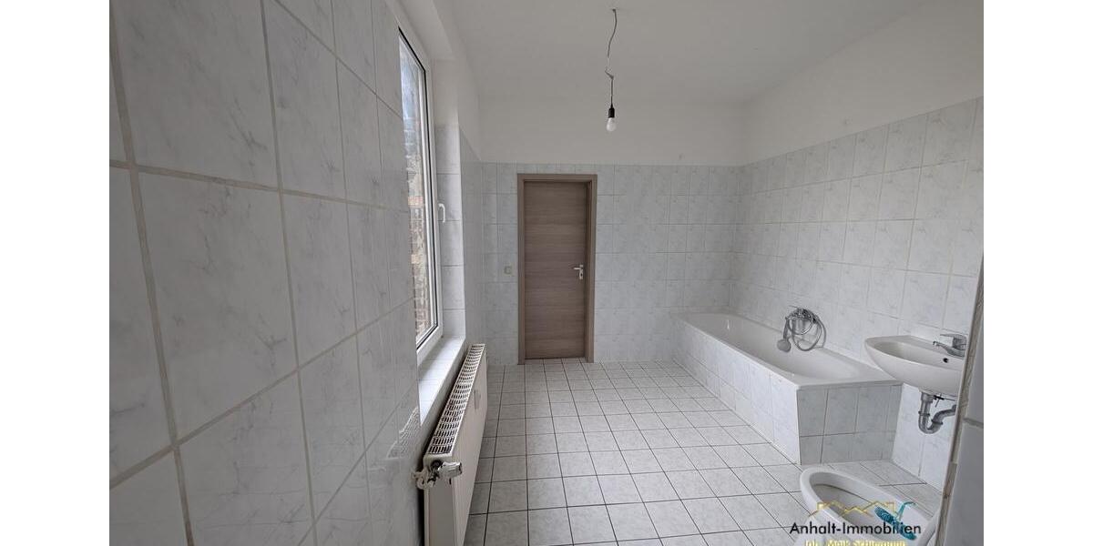 Etagenwohnung Bitterfeld-Wolfen Bitterfeld - 3 Zimmer, 84 m&sup2;, 480&euro; | Angebot:25547013