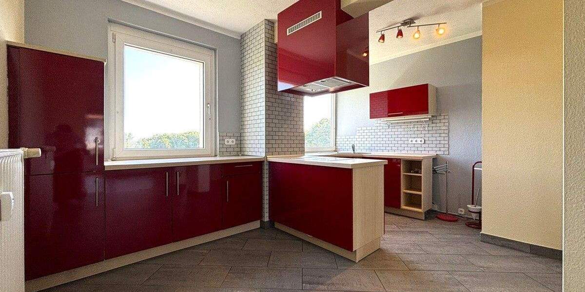 Familienfreundliche Eigentumswohnung mit Einbauküche, 2x Balkonen und 2x Garagen in Löberitz 5 zimmer