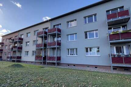 Wohnung Wettin Löbejün - 3 Zimmer, 66 m&sup2;, 300&euro; | Angebot:26961940