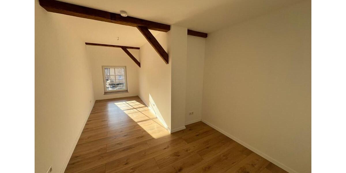 Dachgeschoßwohnung Schkeuditz - 3 Zimmer, 124 m&sup2;, 1.302&euro; | Angebot:25414642