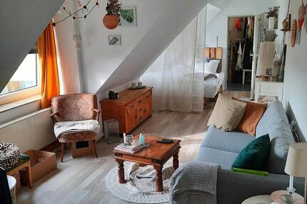 Schöne 1-Zimmer-Dachgeschoßwohnung mit Balkon