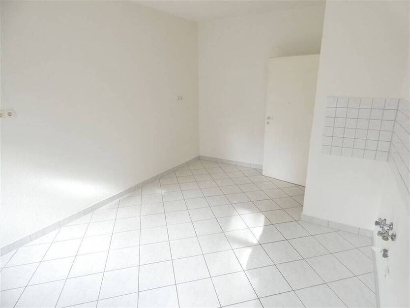 Schöne 2-Zi.-Wohnung mit Balkon, Bad mit Fenster im Grünen