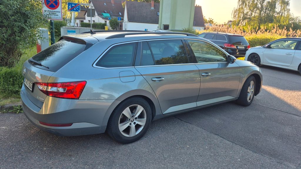 Skoda Superb 201.500 km 9.599 &euro; Kabelsketal OT Osmünde 06184