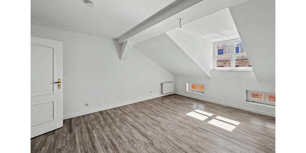 Dachgeschoßwohnung Halle (Saale) Am Wasserturm/Thaerviertel - 4 Zimmer, 103 m&sup2;, 285.000&euro; | Angebot:27096875