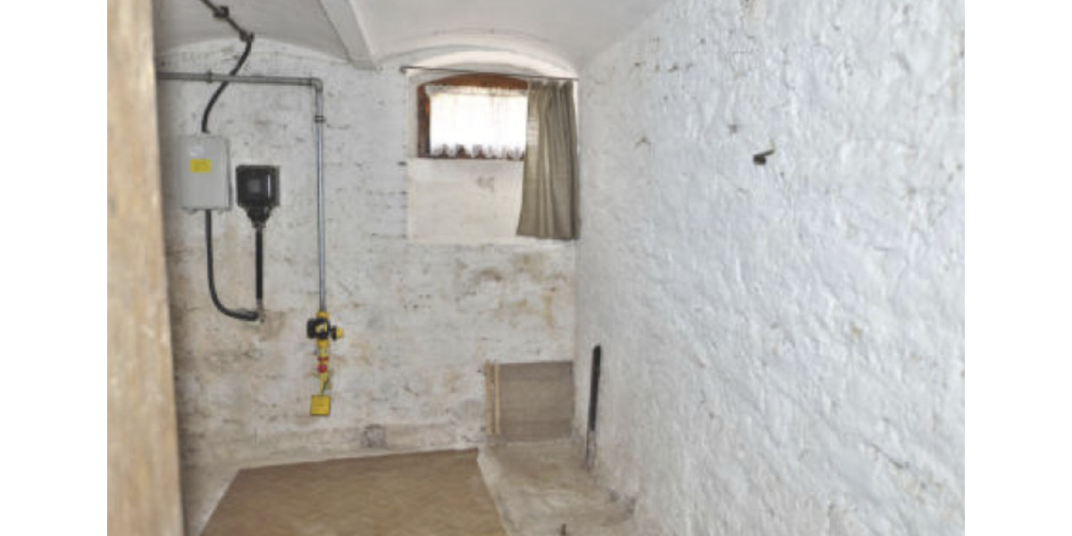 Einfamilienhaus Querfurt - 8 Zimmer, 220 m&sup2;, 72.999&euro; | Angebot:25279749