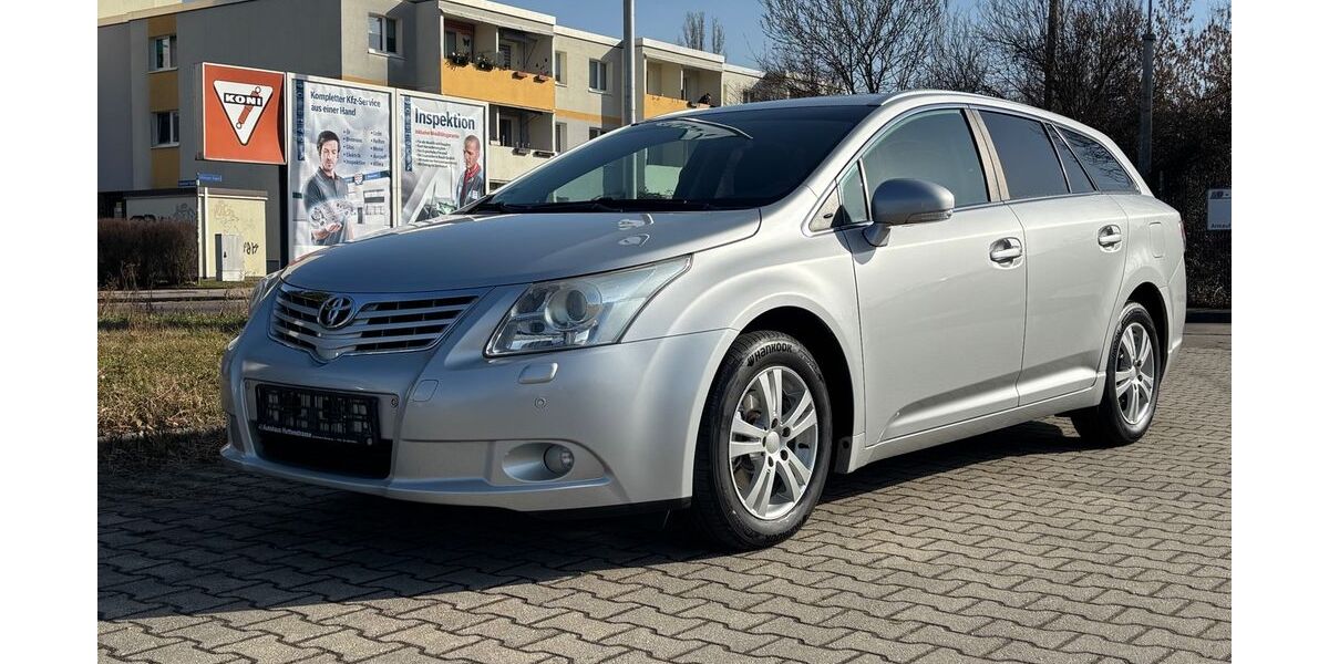 Toyota Avensis 196.000 km 6.195 &euro; Halle/Saale 06126