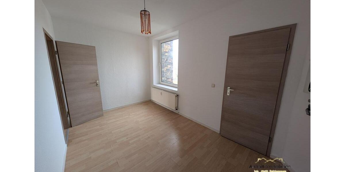 Etagenwohnung Bitterfeld-Wolfen Bitterfeld - 3 Zimmer, 84 m&sup2;, 480&euro; | Angebot:25547013