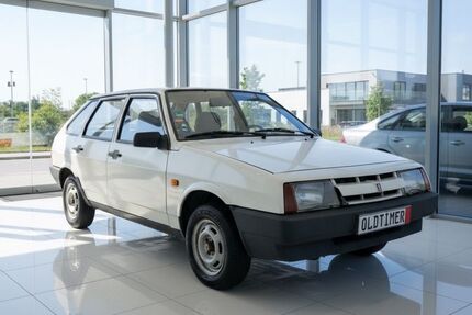 Lada Samara 54.261 km 2.290 &euro; Halle Saale 06132