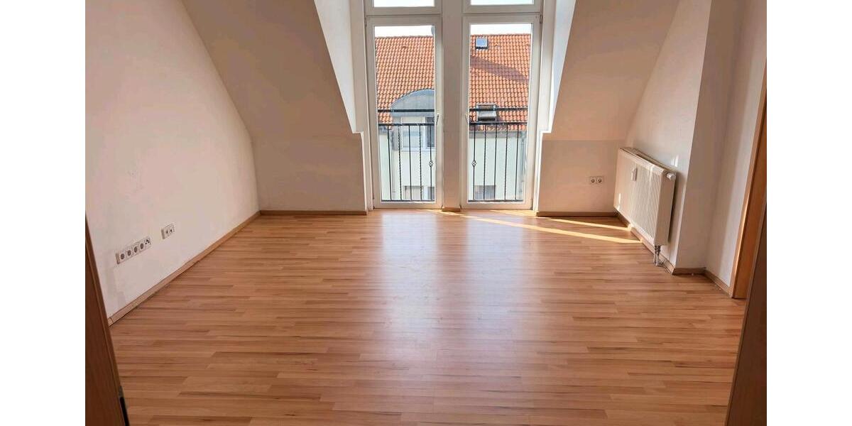 Dachgeschoßwohnung Halle (Saale) Damaschkestraße - 3 Zimmer, 90 m&sup2;, 750&euro; | Angebot:27627497