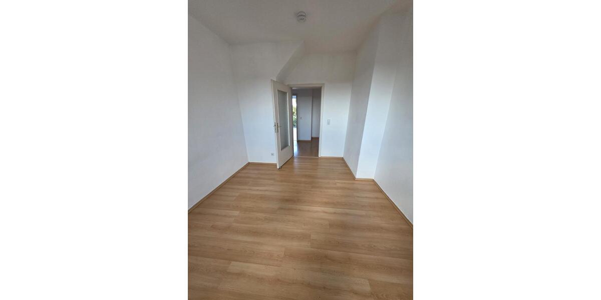 Dachgeschoßwohnung Halle (Saale) Damaschkestraße - 3 Zimmer, 72 m&sup2;, 660&euro; | Angebot:26003583