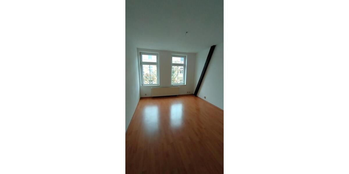 Dachgeschoßwohnung Halle (Saale) Damaschkestraße - 4 Zimmer, 67 m&sup2;, 570&euro; | Angebot:26573001