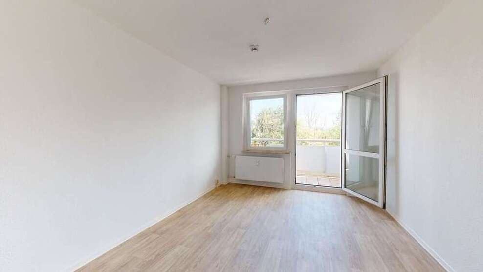 Wohnung zum Mieten in Halle 220 € 26.3 m²