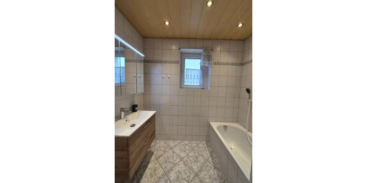 Einfamilienhaus Bad Dürrenberg - 8 Zimmer, 217 m&sup2;, 389.000&euro; | Angebot:25054296