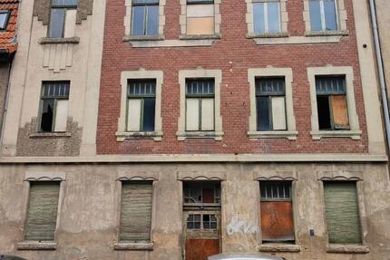 Sanierungsbedürftiges Mehrfamilienhaus-provisionsfrei!
