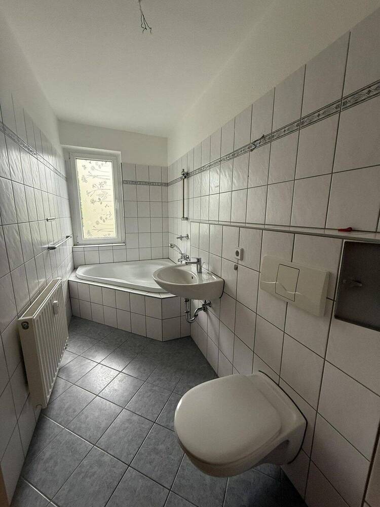 Möckern...Balkon+Laminat+Eckwanne...Alles, was dein Herz begehrt!