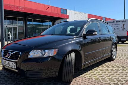 Volvo V50 144.000 km 6.200 &euro; Halle 06112