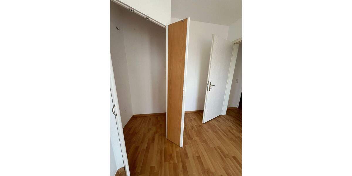 Zimmer Halle Damaschkestraße - 4 Zimmer, 86 m&sup2;, 695&euro; | Angebot:25984564