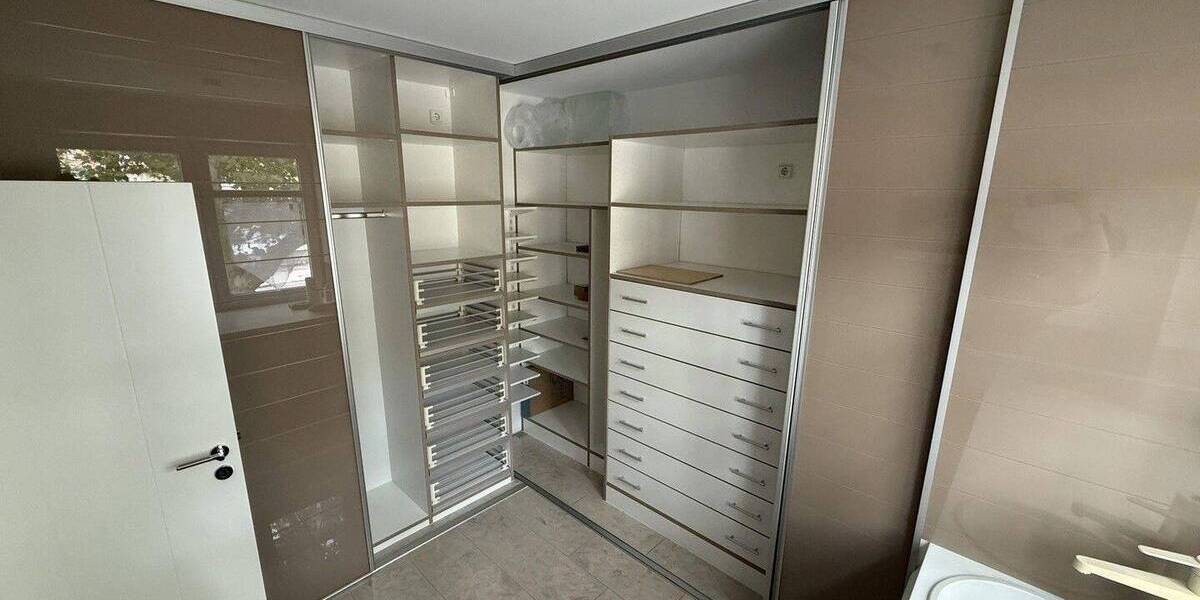 Exklusive Dreiraumwohnung mit Einbauküche im Süden von Halle 3 zimmer