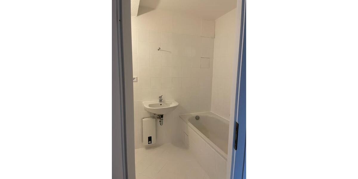 Dachgeschoßwohnung Halle (Saale) Damaschkestraße - 4 Zimmer, 93 m&sup2;, 625&euro; | Angebot:24536627