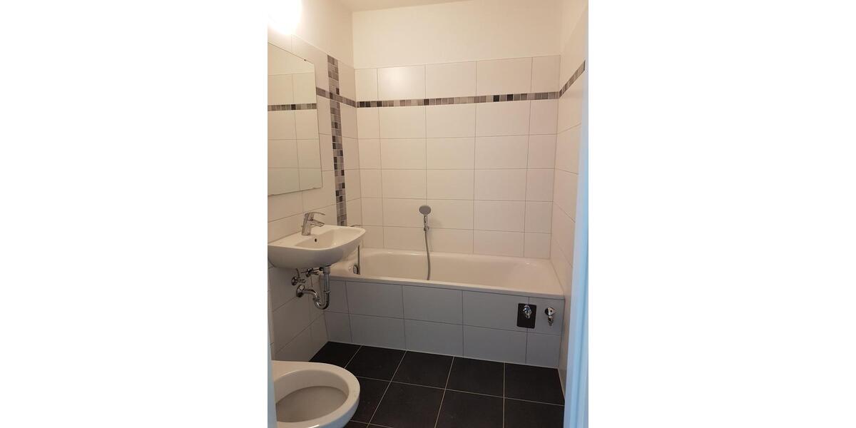 Etagenwohnung Halle (Saale) Halle-Neustadt - 4 Zimmer, 65 m&sup2;, 345&euro; | Angebot:24810975