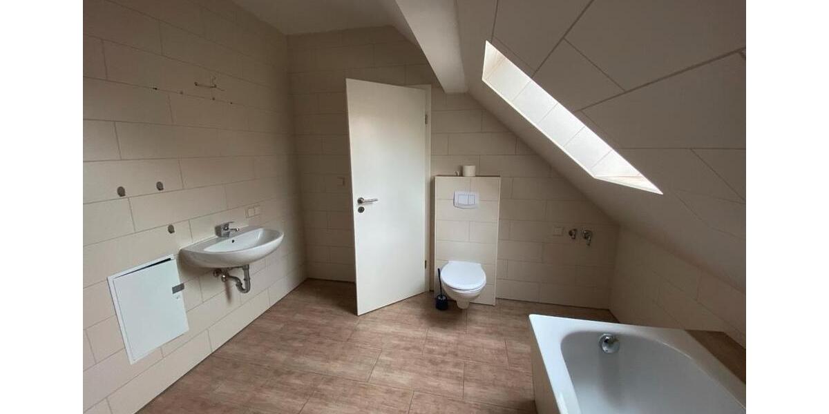 Dachgeschoßwohnung Bitterfeld-Wolfen Bitterfeld - 2 Zimmer, 53 m&sup2;, 480&euro; | Angebot:26197250