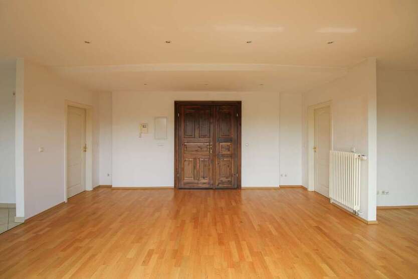 Penthouse am Clara-Zetkin-Park mit Dachterrasse, Stellplatz und Lift, befristete Vermietung