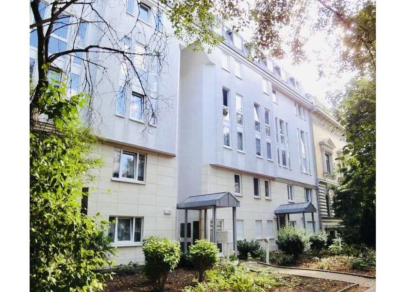 Wohnung zum Mieten in Halle 300 € 27.88 m²