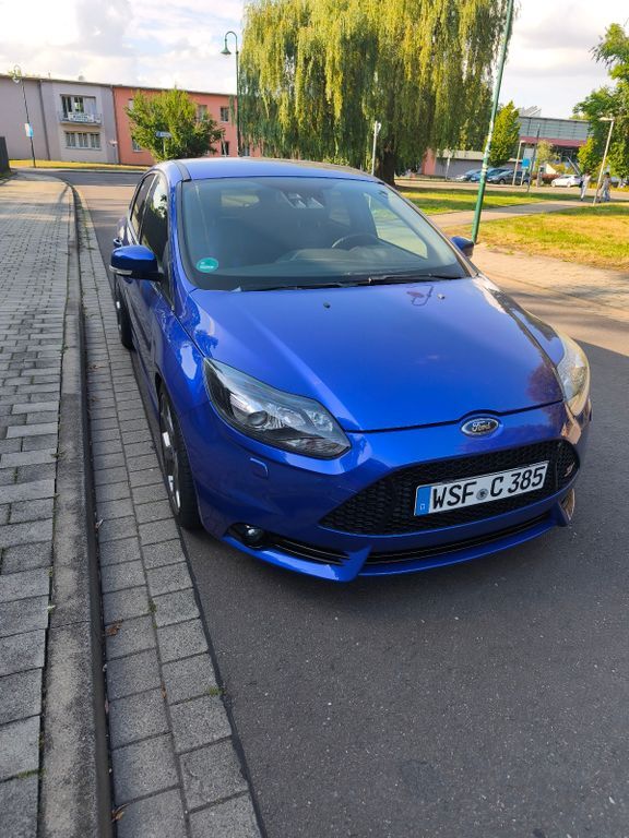 Ford Focus 108.000 km 10.999 € Weißenfels 06667