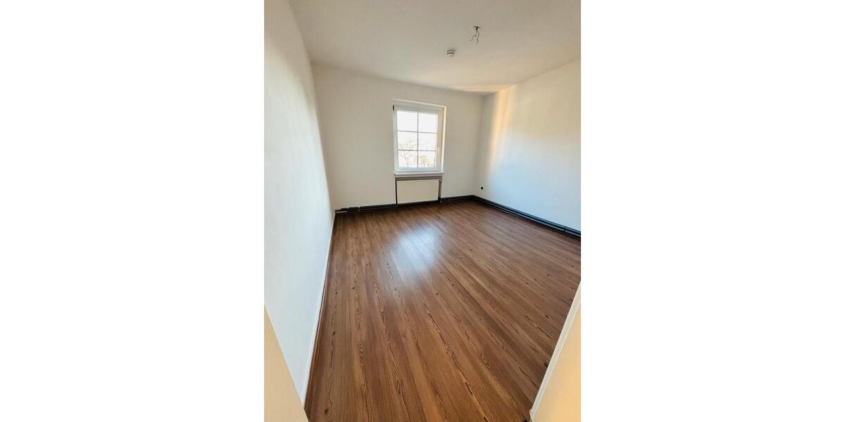 Etagenwohnung Köthen (Anhalt) - 4 Zimmer, 92 m&sup2;, 600&euro; | Angebot:25905081