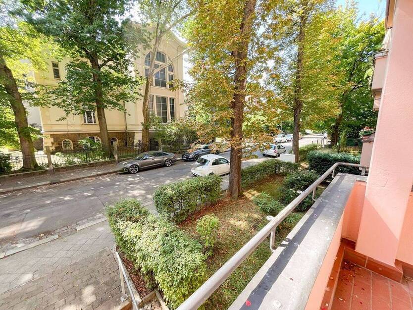 Neu sanierte 3-Raum-Wohnung mit Balkon in ruhiger Seitenstraße