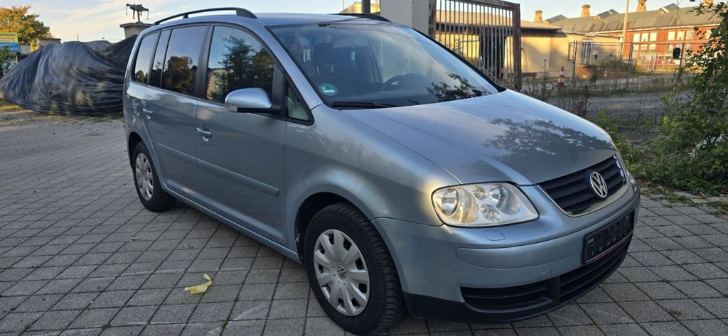 VW Touran 331.000 km 2.690 € Leipzig - Ost 04328
