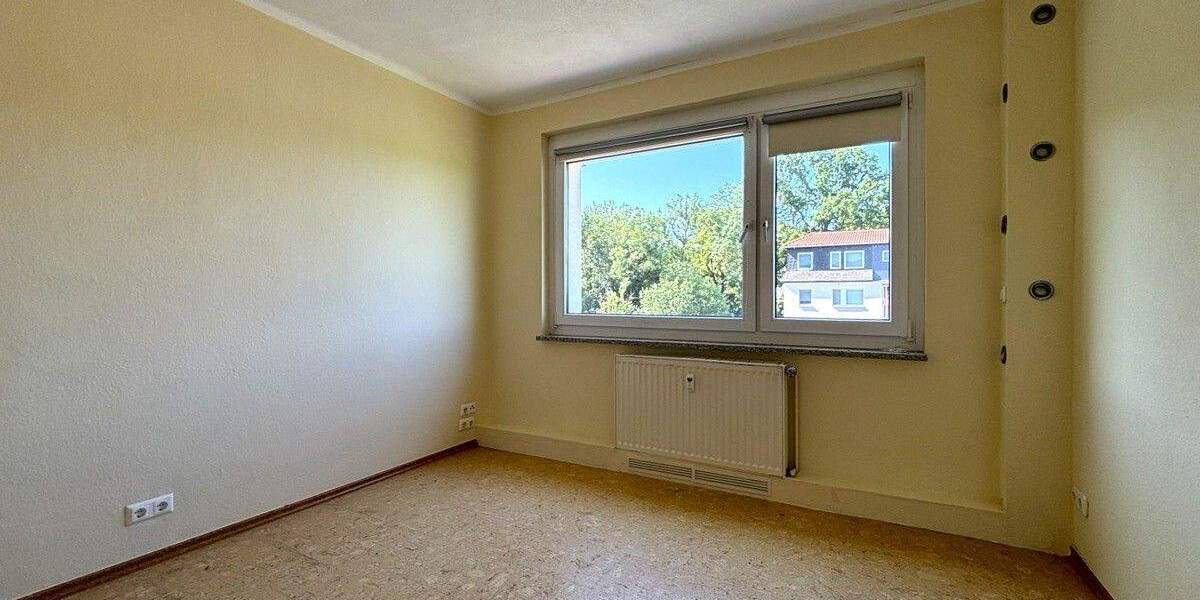 Familienfreundliche Eigentumswohnung mit Einbauküche, 2x Balkonen und 2x Garagen in Löberitz 5 zimmer