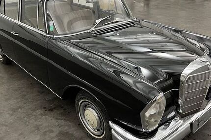 Mercedes 220