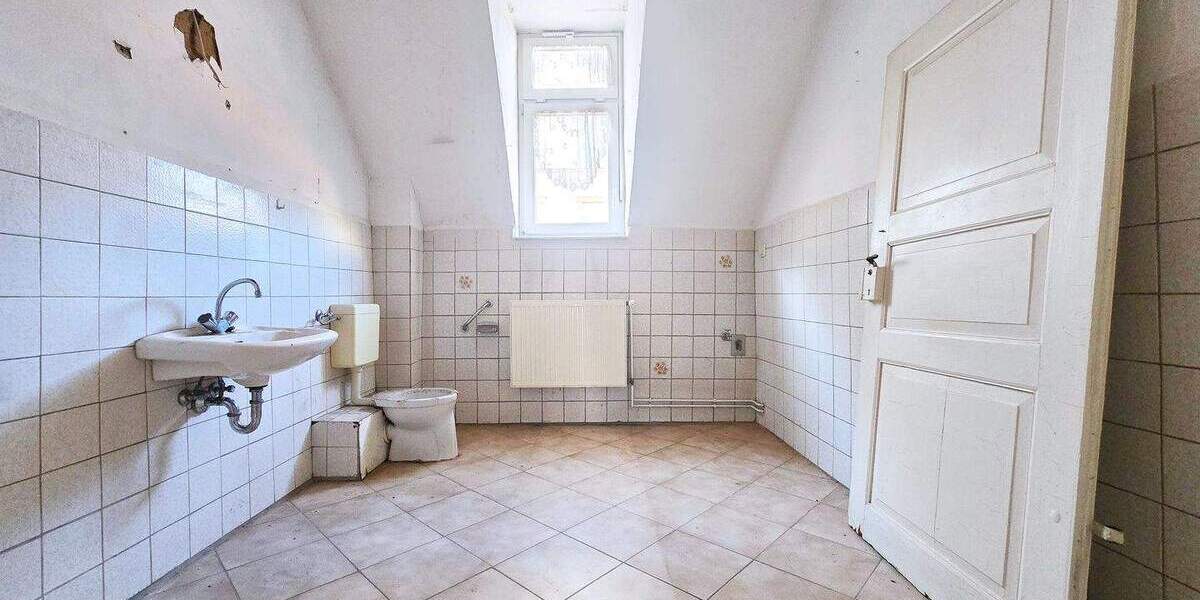Reihenmittelhaus Köthen (Anhalt) Köthen - 7 Zimmer, 180 m&sup2;, 25.000&euro; | Angebot:25209942