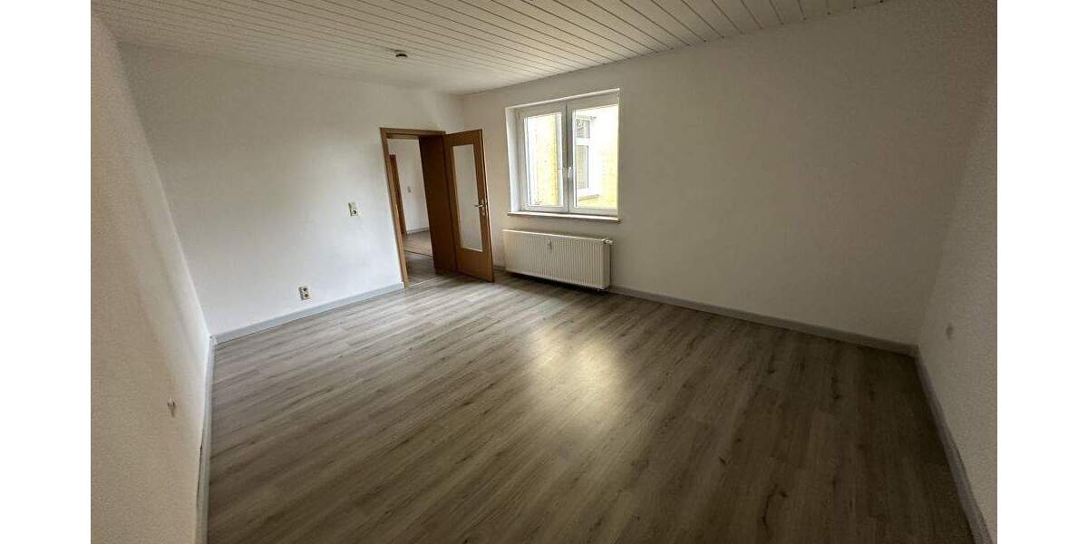 Etagenwohnung Lützen - 4 Zimmer, 110 m&sup2;, 850&euro; | Angebot:23957749