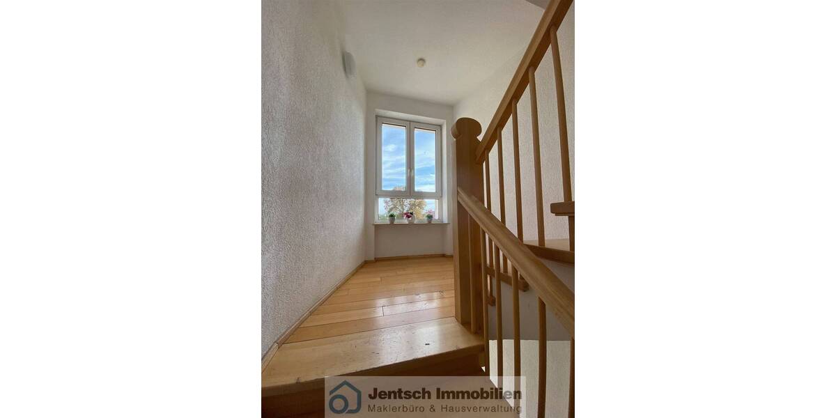 Sehr schöne Dachgeschosswohnung im Zentrum Merseburgs zu verkaufen 2 zimmer